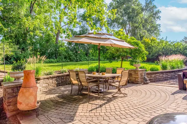 2308 Horizon PL, Burnsville, MN 55337