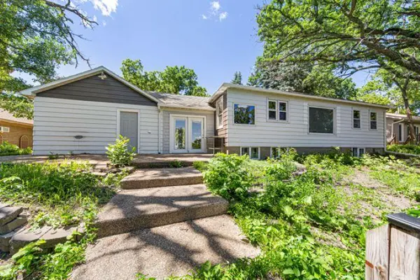 775 Shoreacres DR, Fairmont, MN 56031