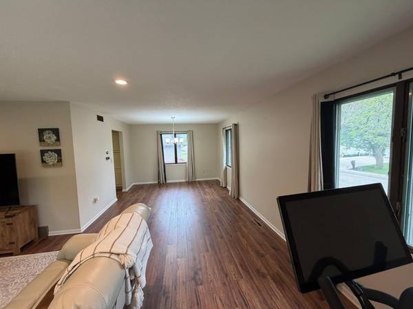 1609 Gateway DR, Albert Lea, MN 56007