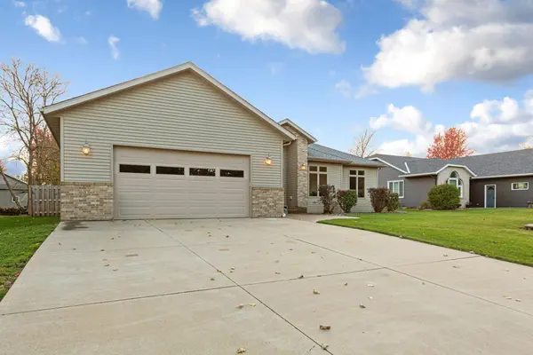1447 Nottingham DR, Owatonna, MN 55060