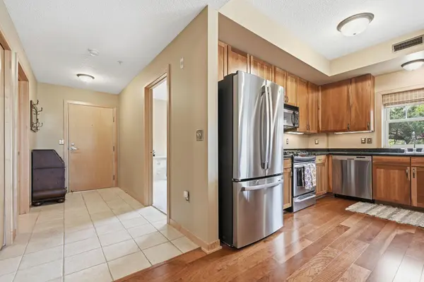 2201 Village LN #A204, Bloomington, MN 55431