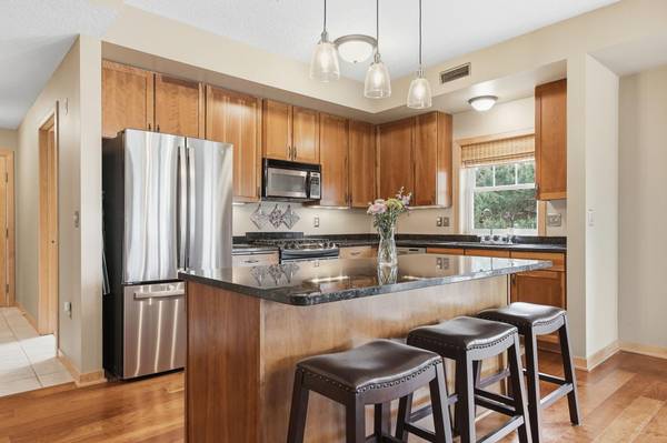 2201 Village LN #A204, Bloomington, MN 55431