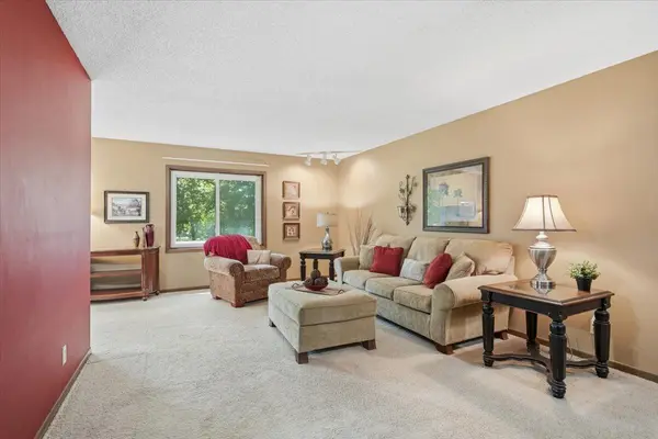 4342 Buckingham CT #1605, Vadnais Heights, MN 55127