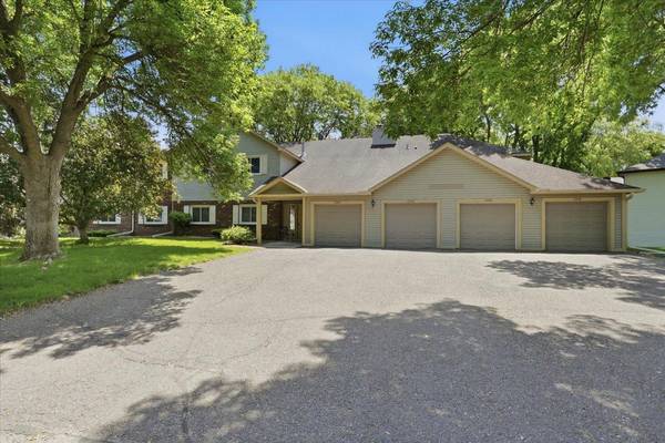 4342 Buckingham CT #1605, Vadnais Heights, MN 55127