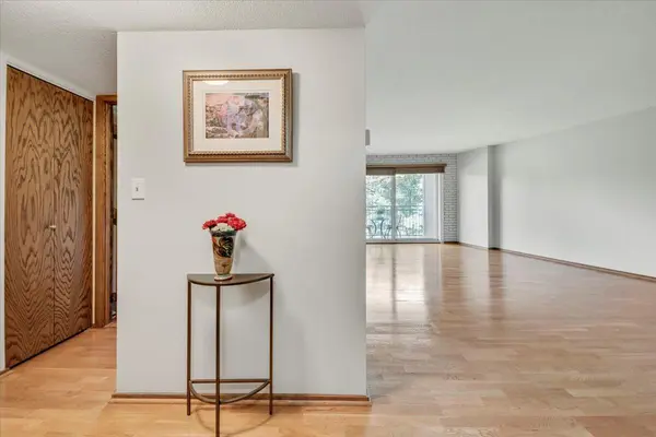 210 W Grant ST #210, Minneapolis, MN 55403