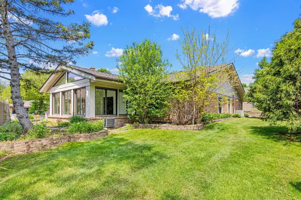 1860 Juneau LN N, Plymouth, MN 55447