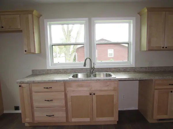 402 W Main ST, Ceylon, MN 56121
