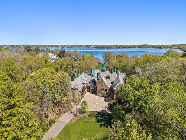 17950 Breezy Point RD, Wayzata, MN 55391