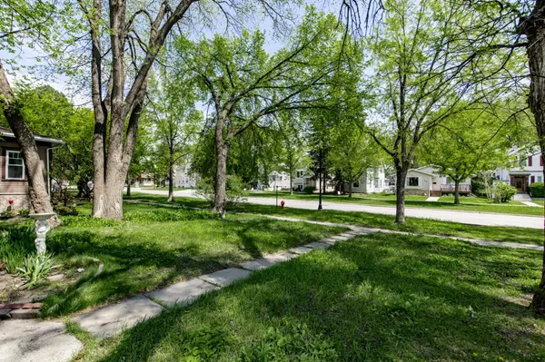 601 10th ST S, Fargo, ND 58103