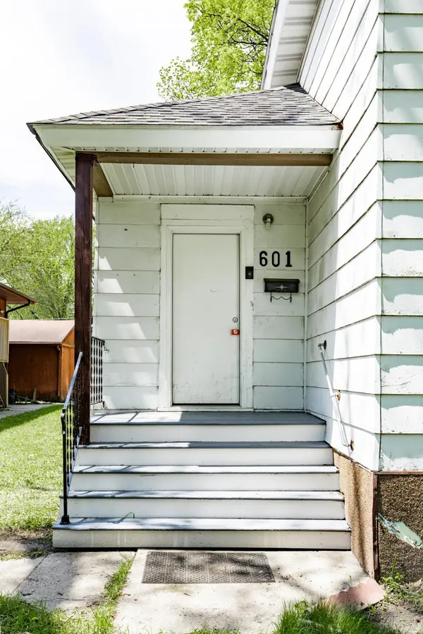 601 10th ST S, Fargo, ND 58103