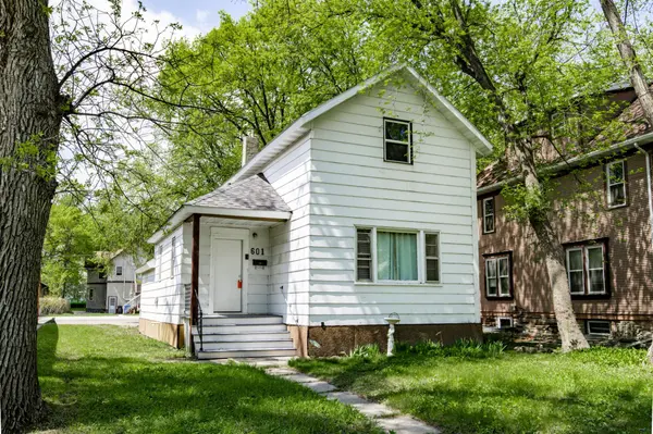 601 10th ST S, Fargo, ND 58103