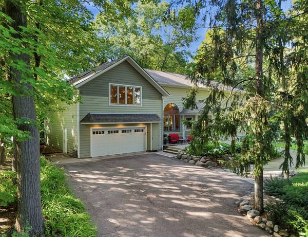 220 Frontier CT, Chanhassen, MN 55317