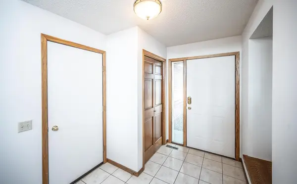 1500 Lakeview Curve, Eagan, MN 55122