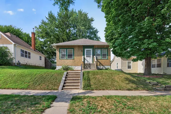 967 Rose AVE E, Saint Paul, MN 55106