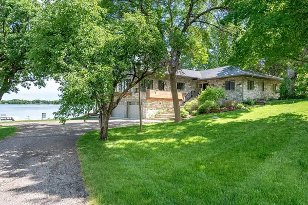 6213 Shamrock DR, Madison Lake, MN 56063