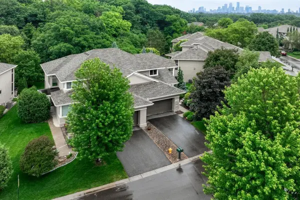 1340 Waterford DR, Golden Valley, MN 55422