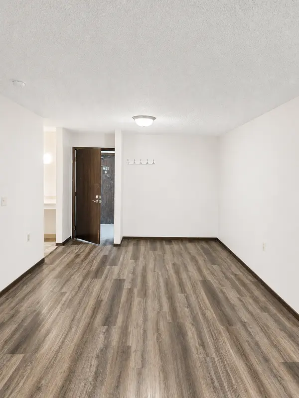 808 Hills AVE #S207, Jackson, MN 56143