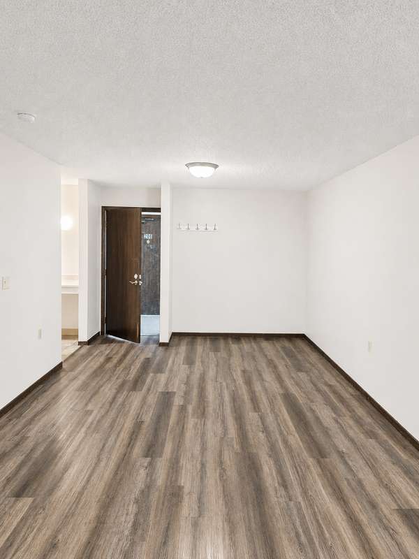 808 Hills AVE #S207, Jackson, MN 56143