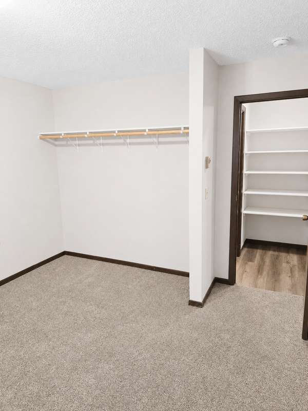808 Hills AVE #S207, Jackson, MN 56143