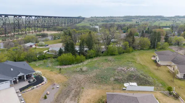 554 Legacy LN, Valley City, ND 58072