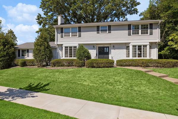 1605 Edgcumbe RD, Saint Paul, MN 55116