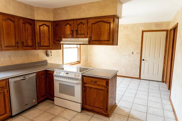 1216 Parkside DR, Marshall, MN 56258