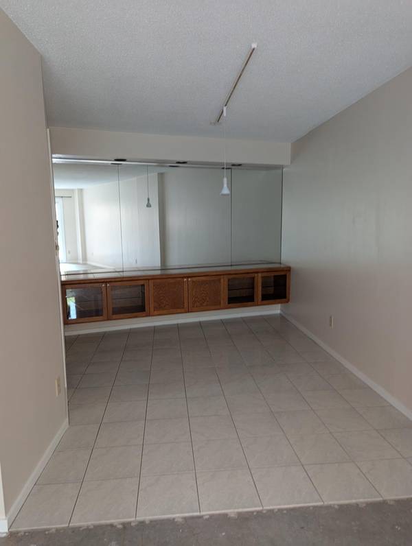 210 W Grant ST #417, Minneapolis, MN 55403