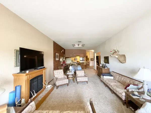 18 E Central ST, Springfield, MN 56087