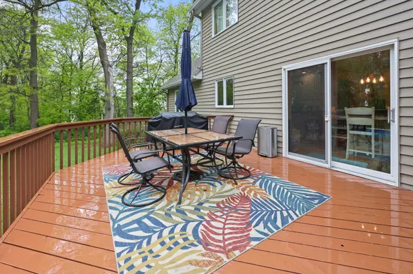 850 Meadowlawn CT, Sartell, MN 56377