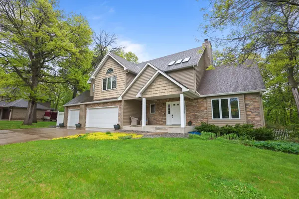 850 Meadowlawn CT, Sartell, MN 56377