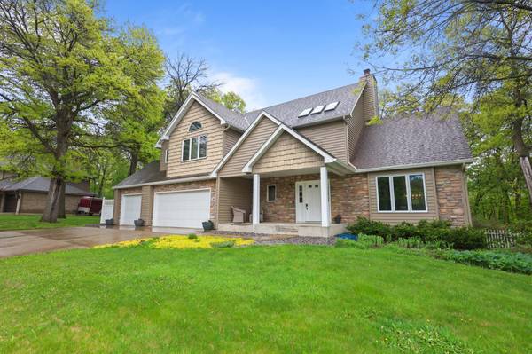 850 Meadowlawn CT, Sartell, MN 56377