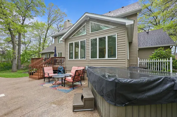 850 Meadowlawn CT, Sartell, MN 56377