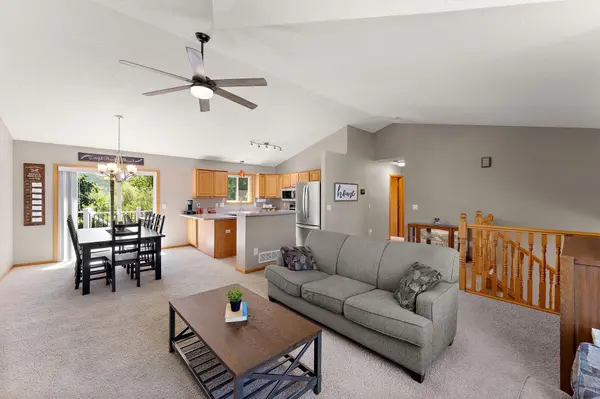 2891 Meadow Brook DR, Woodbury, MN 55125