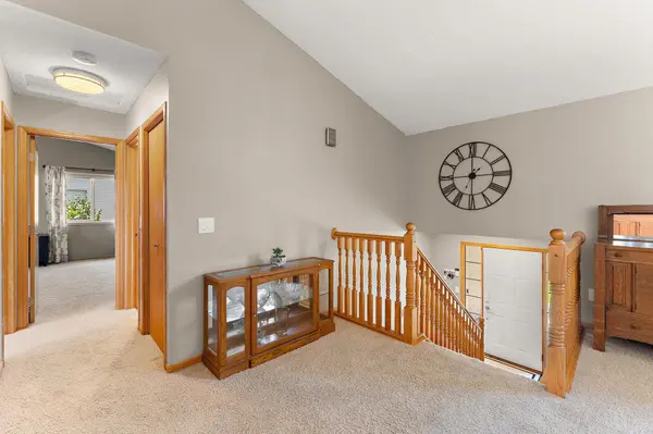 2891 Meadow Brook DR, Woodbury, MN 55125