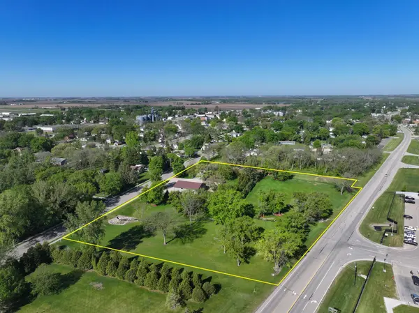 406 2nd ST NE, Dodge Center, MN 55927