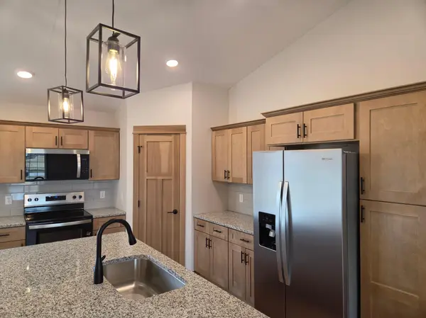 911 Three Lakes CT, Madison Lake, MN 56063