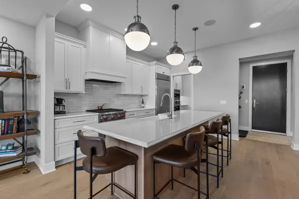1 Hill Farm RD #101, North Oaks, MN 55127