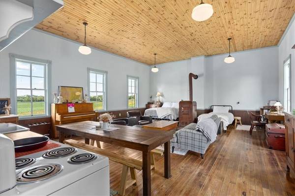 W1297 450th AVE, Elmwood, WI 54740