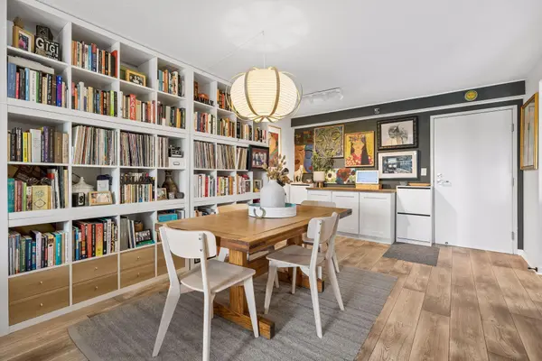 52 Groveland TER #A304, Minneapolis, MN 55403