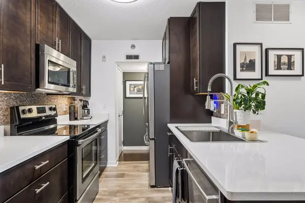52 Groveland TER #A304, Minneapolis, MN 55403