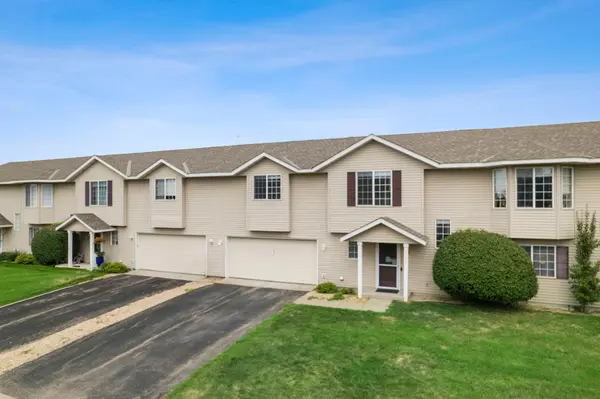 1998 Brittany CT, Shakopee, MN 55379
