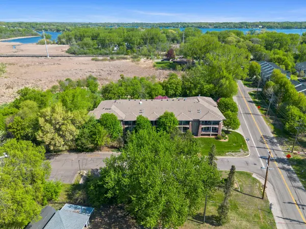 10806 S Shore DR #103, Plymouth, MN 55441