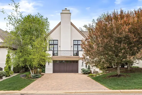 1660 Carriage PATH, Golden Valley, MN 55422
