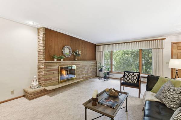 6221 Hansen RD, Edina, MN 55436