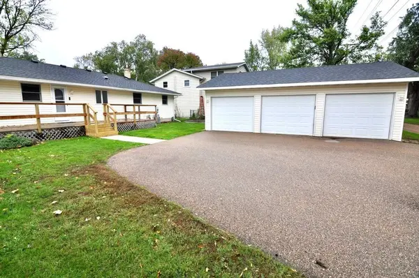 915 Fuller ST S, Shakopee, MN 55379