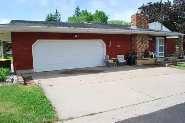 1524 N Park ST, Fairmont, MN 56031