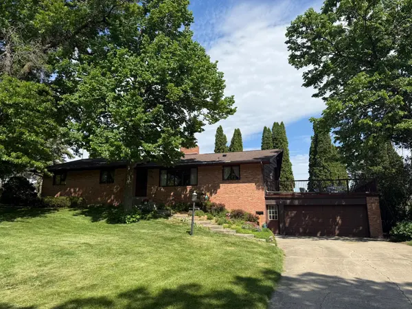 2105 Linn DR, Owatonna, MN 55060