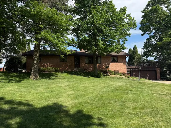 2105 Linn DR, Owatonna, MN 55060