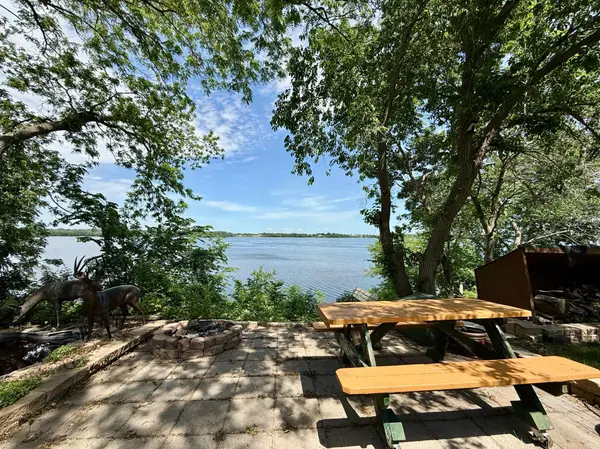1201 Frank Hall DR, Albert Lea, MN 56007
