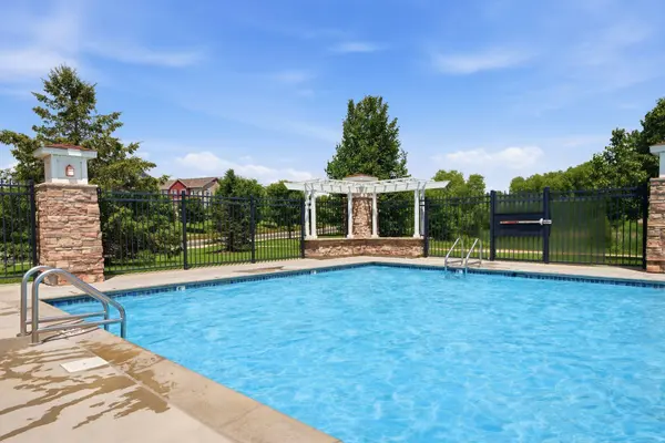 1842 Colonial LN #2, Chanhassen, MN 55317